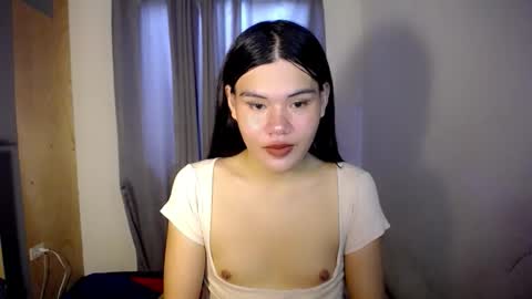 Snapshot of hotbunnyrainx chatting on 01/19/26, 12:14 rain online show from 01/19/26, 12:14