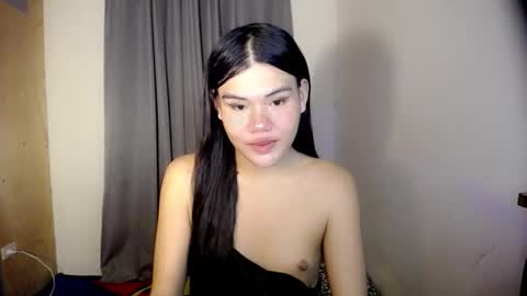 Snapshot of hotbunnyrainx chatting on 02/15/26, 09:00 rain online show from 02/15/26, 09:00