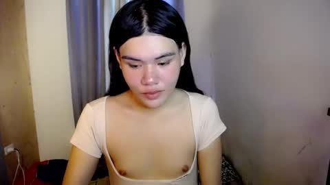 Snapshot of hotbunnyrainx chatting on 03/18/26, 04:04 rain online show from 03/18/26, 04:04