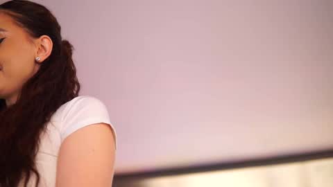 Anais online show from 11/26/25, 09:32