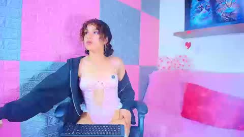 Snapshot of hotcakes_uwu chatting on 03/20/26, 04:39 Hotcakes online show from 03/20/26, 04:39