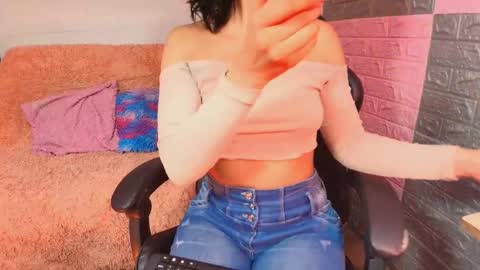Snapshot of hotcakes_uwu chatting on 05/28/26, 03:04 Hotcakes online show from 05/28/26, 03:04