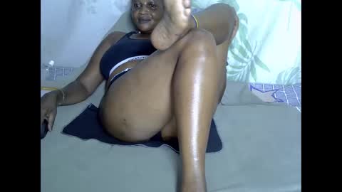 Snapshot of hotcaroo chatting on 09/16/25, 01:01 Big Boobs online show from 09/16/25, 01:01