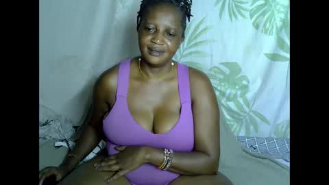 Snapshot of hotcaroo chatting on 09/18/25, 07:10 Big Boobs online show from 09/18/25, 07:10