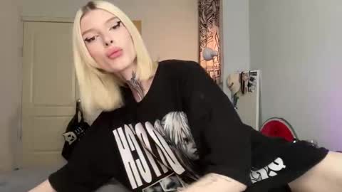 hotchubently online show from 10/30/25, 08:38