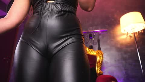 Snapshot of hotdesy_ chatting on 01/18/25, 01:18 Mistress online show from 01/18/25, 01:18