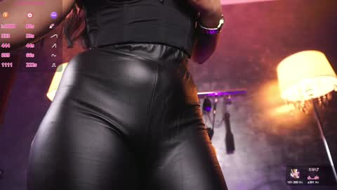 Snapshot of hotdesy_ chatting on 01/24/25, 09:39 Mistress online show from 01/24/25, 09:39