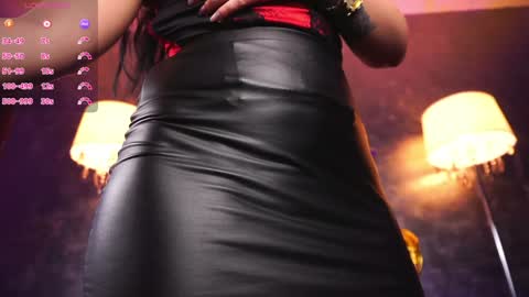 Snapshot of hotdesy_ chatting on 01/26/25, 06:38 Mistress online show from 01/26/25, 06:38