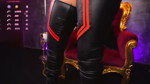 Snapshot of hotdesy_ chatting on 02/03/25, 03:20 Mistress online show from 02/03/25, 03:20