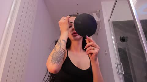 Snapshot of hotfallingdevil chatting on 03/18/26, 05:54 hotfallingdevil online show from 03/18/26, 05:54