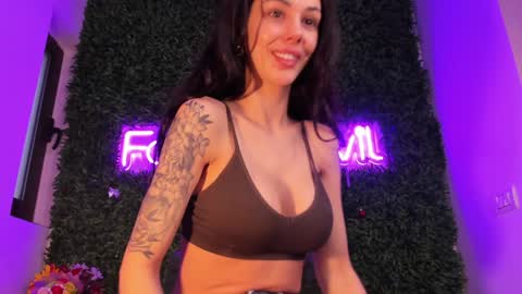 Snapshot of hotfallingdevil chatting on 03/19/26, 05:44 hotfallingdevil online show from 03/19/26, 05:44