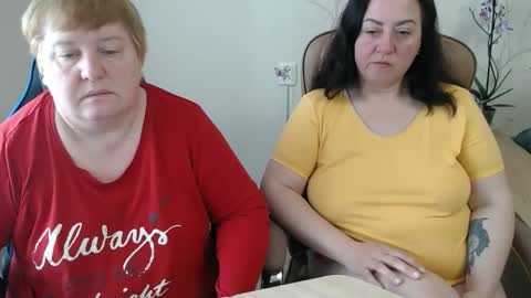 Snapshot of hotfiremommy chatting on 04/17/26, 07:00 LimonkaFire online show from 04/17/26, 07:00