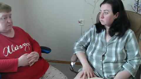 Snapshot of hotfiremommy chatting on 04/18/26, 11:14 LimonkaFire online show from 04/18/26, 11:14