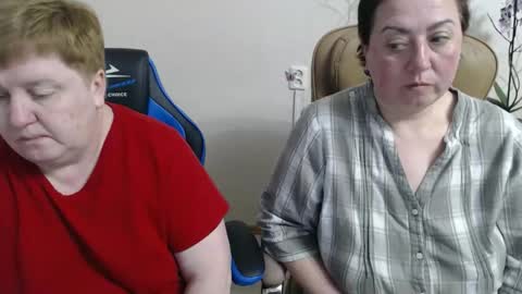 Snapshot of hotfiremommy chatting on 04/21/26, 06:12 LimonkaFire online show from 04/21/26, 06:12