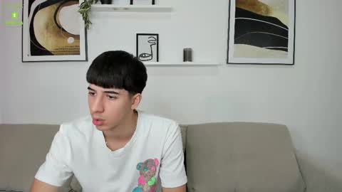 Snapshot of hotflirtyfella chatting on 09/14/25, 05:28 QUENTIN online show from 09/14/25, 05:28