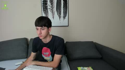 Snapshot of hotflirtyfella chatting on 09/21/25, 05:31 QUENTIN online show from 09/21/25, 05:31