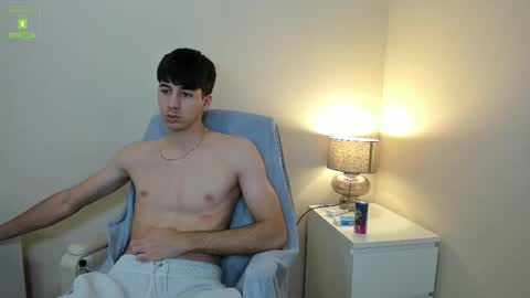 Snapshot of hotflirtyfella chatting on 10/21/25, 05:30 QUENTIN online show from 10/21/25, 05:30