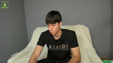 Snapshot of hotflirtyfella chatting on 10/24/25, 05:26 QUENTIN online show from 10/24/25, 05:26