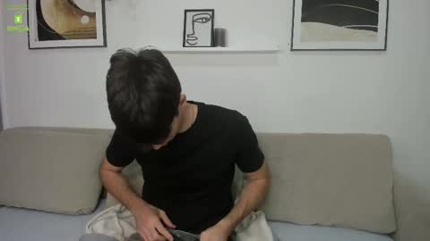 Snapshot of hotflirtyfella chatting on 10/28/25, 06:50 QUENTIN online show from 10/28/25, 06:50