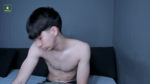 Snapshot of hotflirtyfella chatting on 03/29/26, 05:18 QUENTIN online show from 03/29/26, 05:18