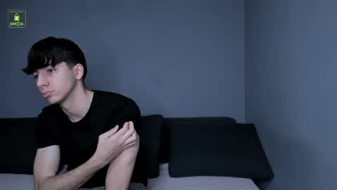 Snapshot of hotflirtyfella chatting on 04/15/26, 05:25 QUENTIN online show from 04/15/26, 05:25