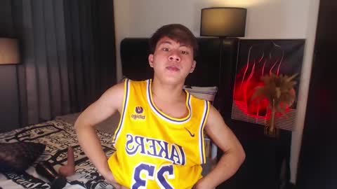 Snapshot of hotfucker_drei chatting on 10/03/25, 08:00 hotfucker_drei online show from 10/03/25, 08:00