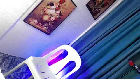 Snapshot of hotfucking_queen1111 chatting on 11/17/25, 05:35 hotfucking_queen1111 online show from 11/17/25, 05:35