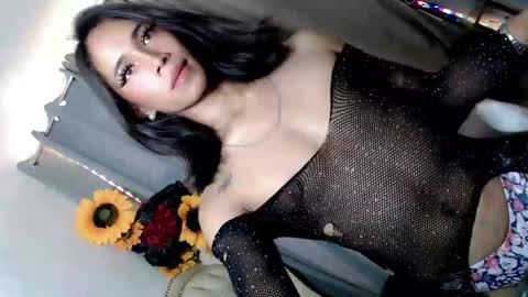 Snapshot of hotgirl_krisxx chatting on 11/18/25, 05:12 hotgirl_krisxx online show from 11/18/25, 05:12