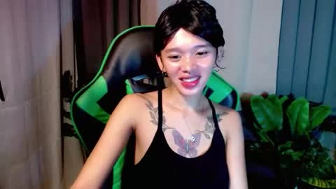 Snapshot of hotgirlronaxx chatting on 12/14/25, 02:28 hotgirlronaxx online show from 12/14/25, 02:28