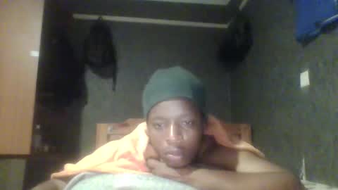 hotguyy001 online show from 02/17/25, 01:58