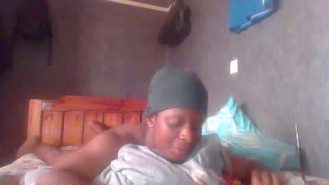 hotguyy001 online show from 02/18/25, 01:55