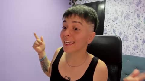 hannah online show from 10/31/25, 02:23