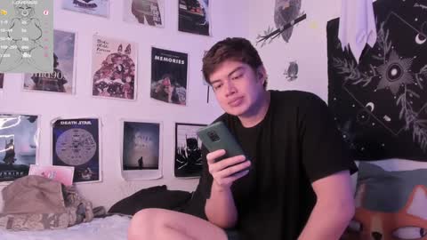 Snapshot of hothoneychile chatting on 01/26/25, 12:37 Sam and Nico online show from 01/26/25, 12:37