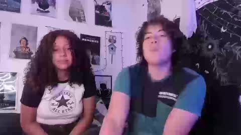 Snapshot of hothoneychile chatting on 09/09/25, 02:05 Sam and Nico online show from 09/09/25, 02:05