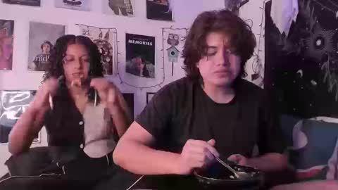 Snapshot of hothoneychile chatting on 09/11/25, 02:39 Sam and Nico online show from 09/11/25, 02:39