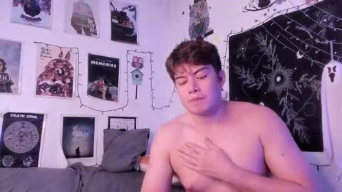 Snapshot of hothoneychile chatting on 10/20/25, 04:18 Sam and Nico online show from 10/20/25, 04:18