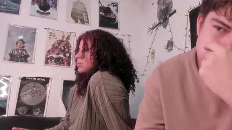 Snapshot of hothoneychile chatting on 11/13/25, 04:00 Sam and Nico online show from 11/13/25, 04:00