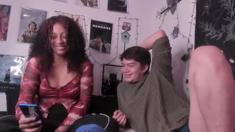 Snapshot of hothoneychile chatting on 11/14/25, 03:11 Sam and Nico online show from 11/14/25, 03:11