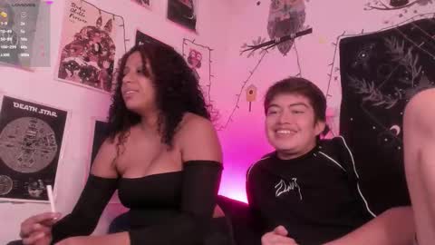 Snapshot of hothoneychile chatting on 11/19/25, 03:01 Sam and Nico online show from 11/19/25, 03:01