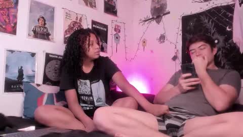 Snapshot of hothoneychile chatting on 11/27/25, 05:59 Sam and Nico online show from 11/27/25, 05:59