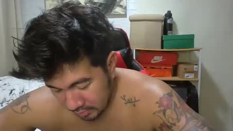 Snapshot of hothunkybear23 chatting on 12/06/24, 08:26 Khel online show from 12/06/24, 08:26