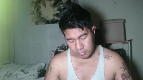 Snapshot of hothunkybear23 chatting on 10/18/25, 02:14 Khel online show from 10/18/25, 02:14