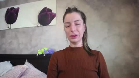 Snapshot of hotilia18 chatting on 03/25/26, 07:25 Lia online show from 03/25/26, 07:25