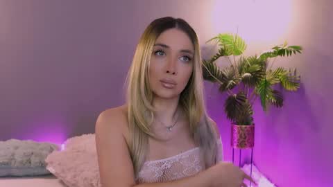 Snapshot of hotjessxx chatting on 03/28/26, 05:23 Maria online show from 03/28/26, 05:23