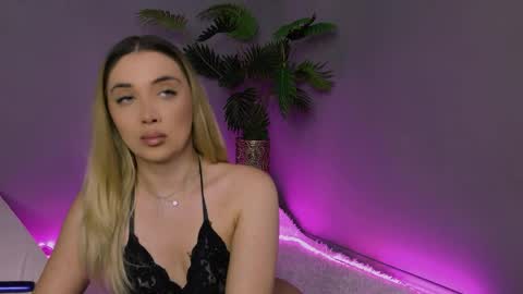 Snapshot of hotjessxx chatting on 04/07/26, 03:23 Maria online show from 04/07/26, 03:23