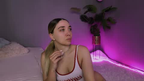 Snapshot of hotjessxx chatting on 04/10/26, 08:52 Maria online show from 04/10/26, 08:52
