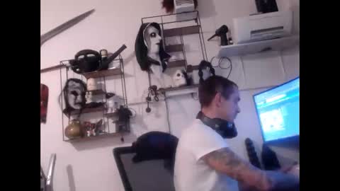 Snapshot of hotkinkytat chatting on 02/18/25, 11:19 hotkinkytat online show from 02/18/25, 11:19