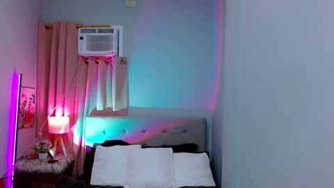 Layla online show from 12/15/24, 08:08