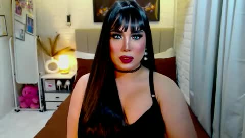 Snapshot of hotlexus69 chatting on 12/16/25, 01:10 LEXUS online show from 12/16/25, 01:10