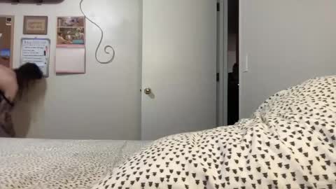 Snapshot of hotmama6666 chatting on 12/02/24, 02:53 Annabelle online show from 12/02/24, 02:53